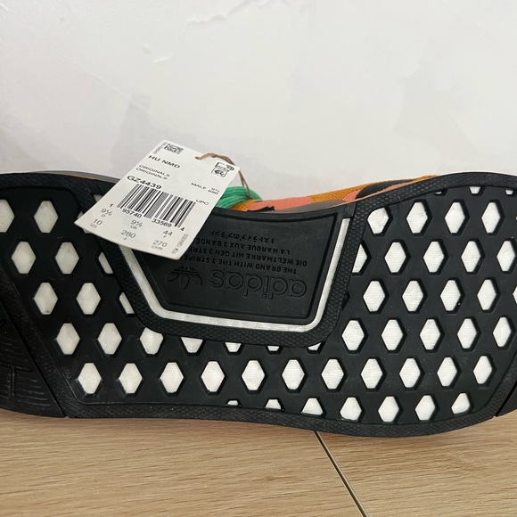 PHARRELL AND ADIDAS ORIGINALS - Picture 5 of 5